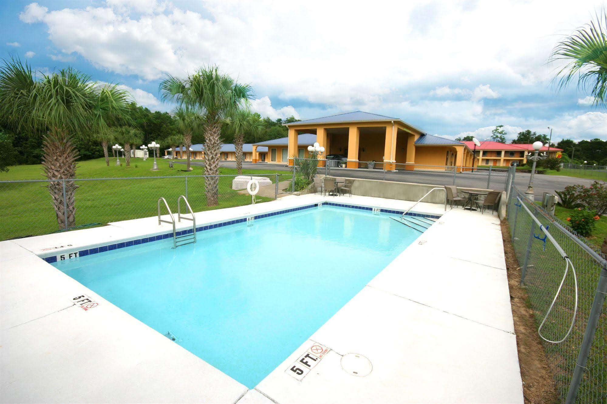 Days Inn By Wyndham Defuniak Springs Exteriör bild