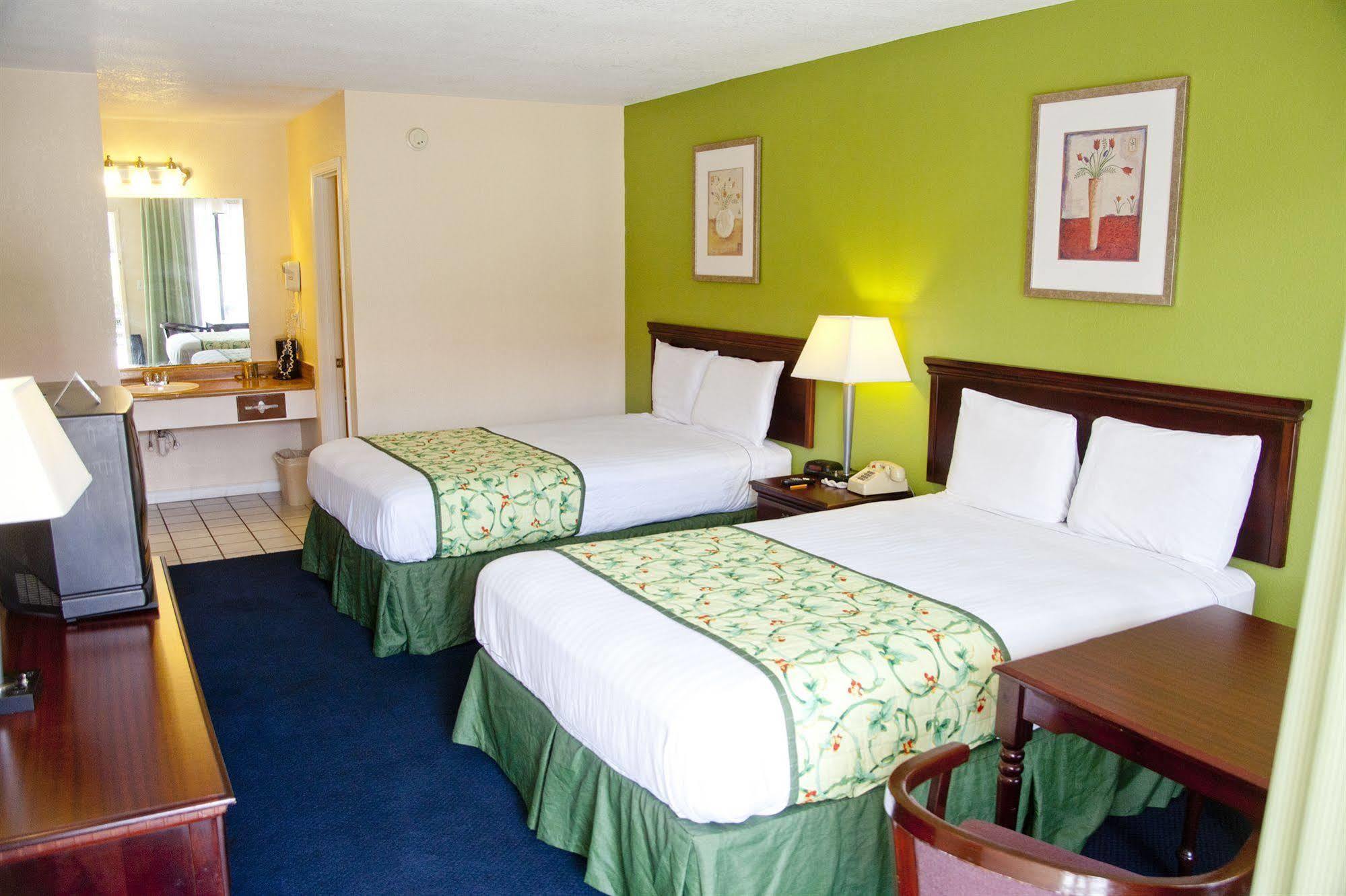 Days Inn By Wyndham Defuniak Springs Exteriör bild