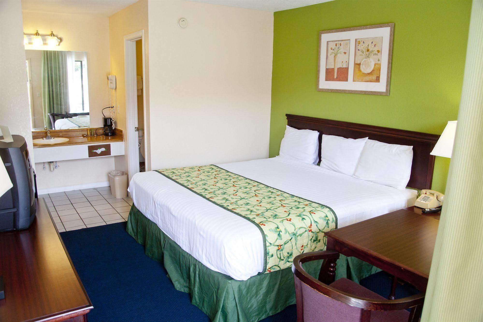 Days Inn By Wyndham Defuniak Springs Exteriör bild