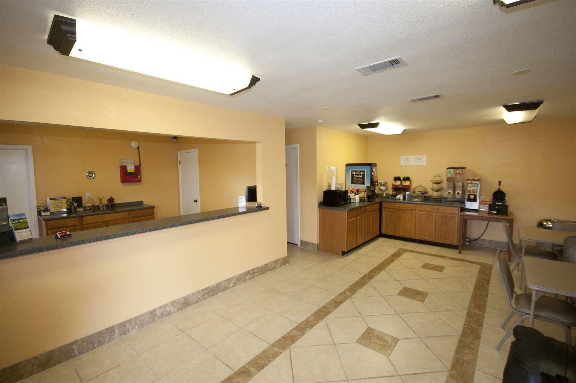 Days Inn By Wyndham Defuniak Springs Exteriör bild