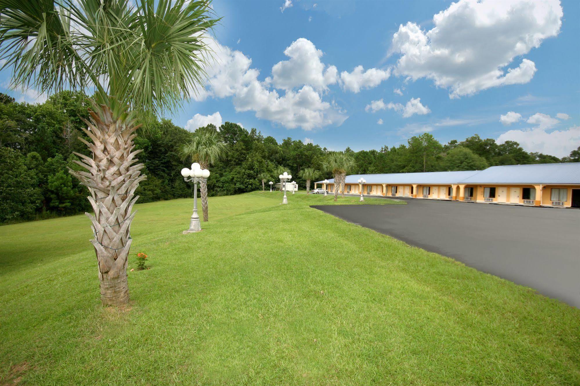 Days Inn By Wyndham Defuniak Springs Exteriör bild